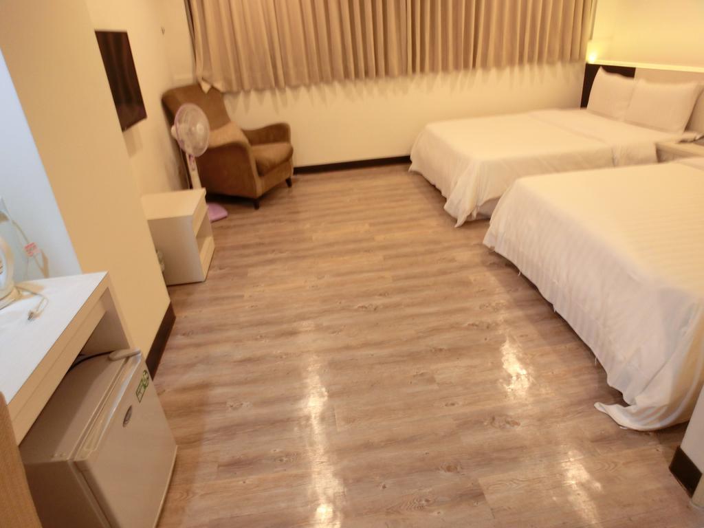 Lotus Yuan Business Hotel Чжунли Екстериор снимка