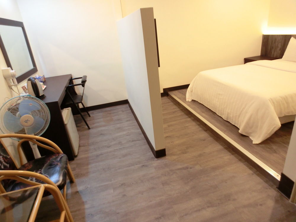 Lotus Yuan Business Hotel Чжунли Екстериор снимка