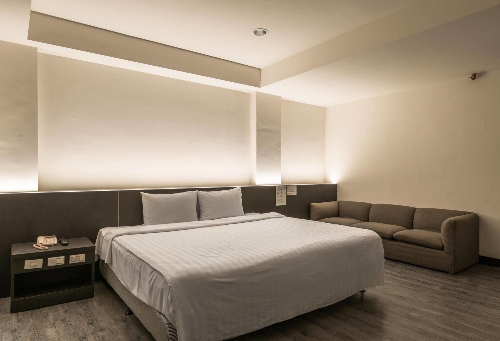 Lotus Yuan Business Hotel Чжунли Екстериор снимка