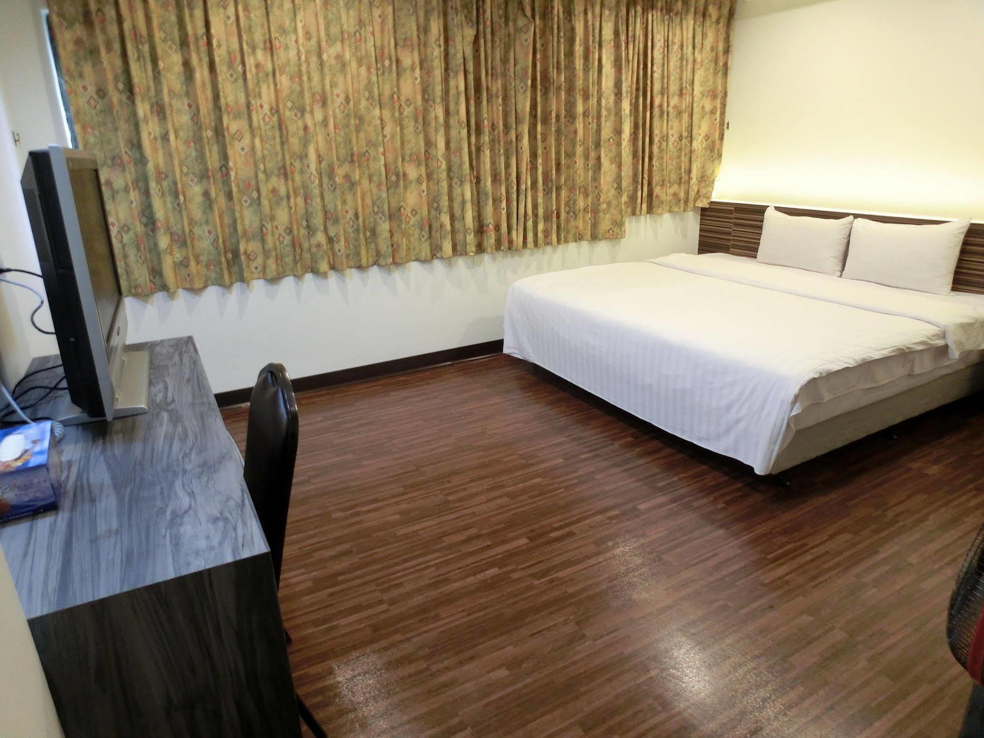 Lotus Yuan Business Hotel Чжунли Екстериор снимка