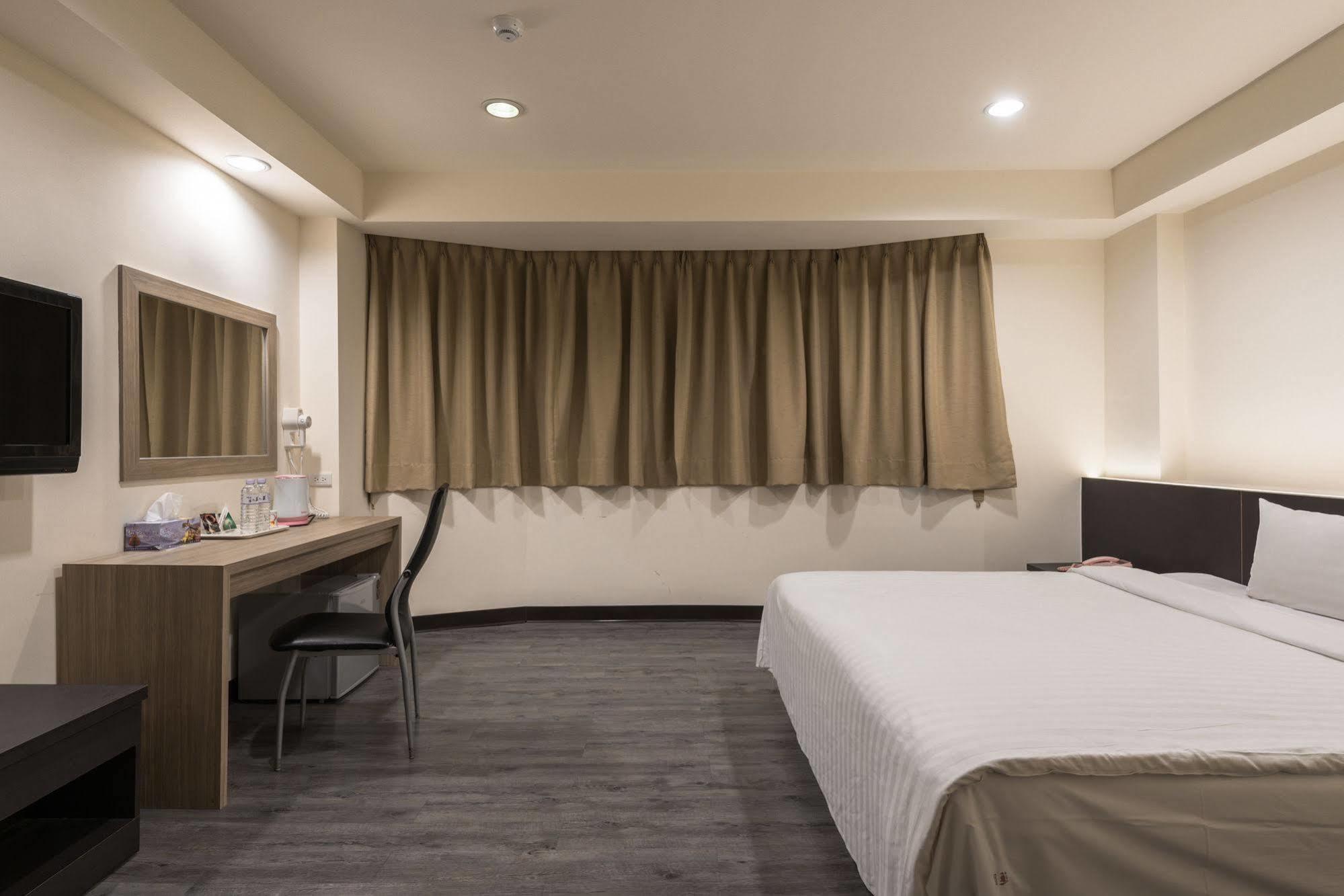 Lotus Yuan Business Hotel Чжунли Екстериор снимка