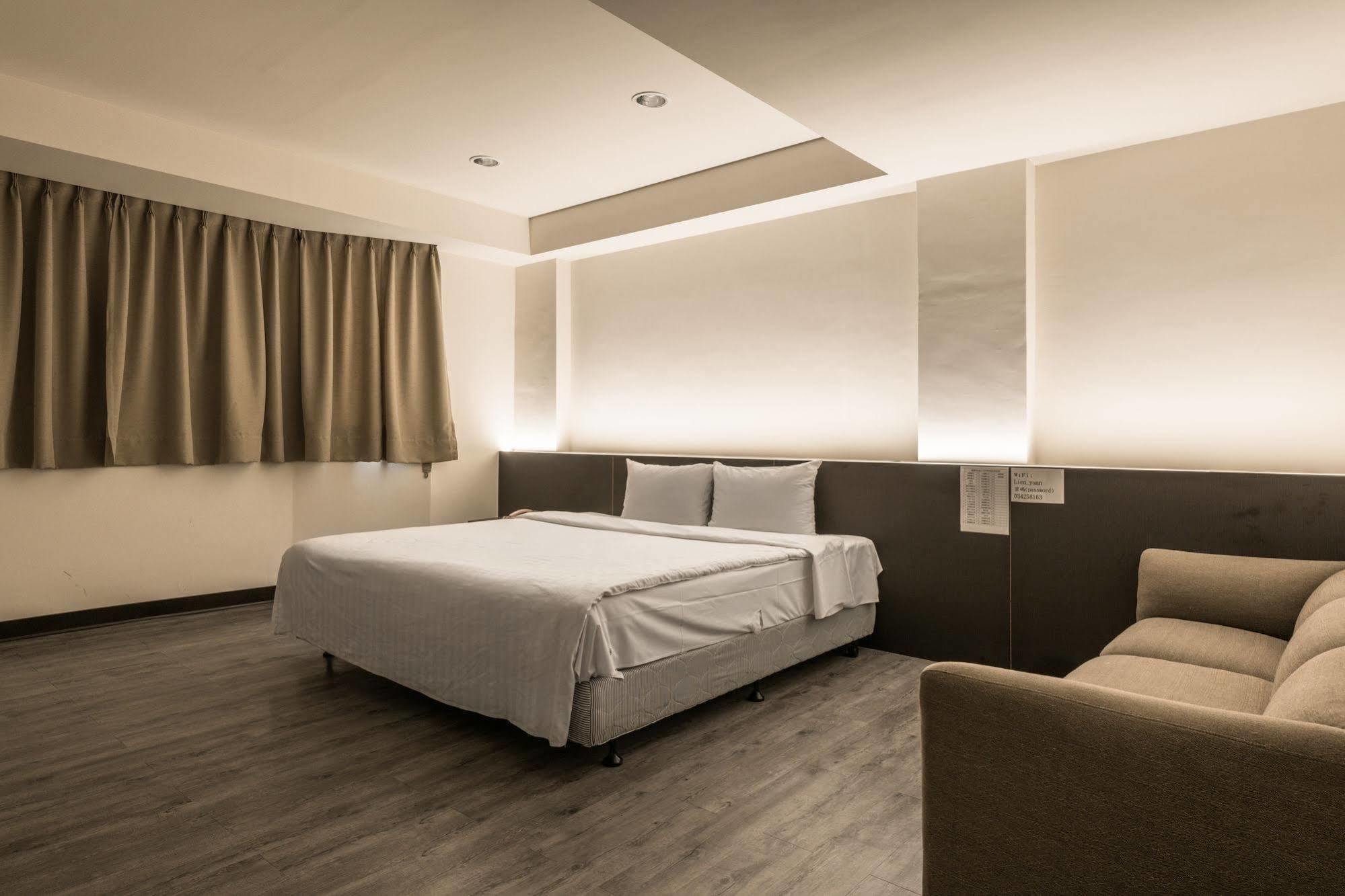 Lotus Yuan Business Hotel Чжунли Екстериор снимка